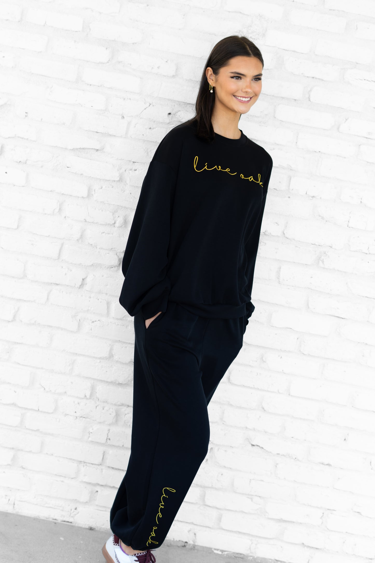 Live Oak | Women's 2 Piece Jogger Set (Black)