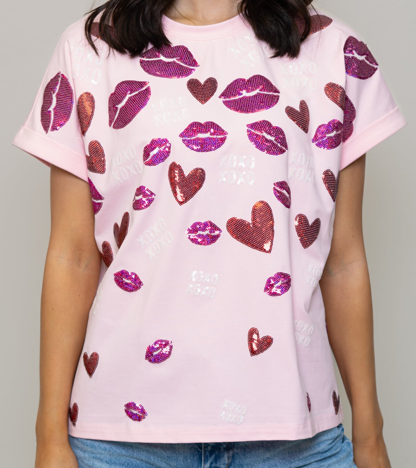 Scattered XOXO Hearts | Women's Sequin Embroidery Cuff Sleeve Tee (Pink)